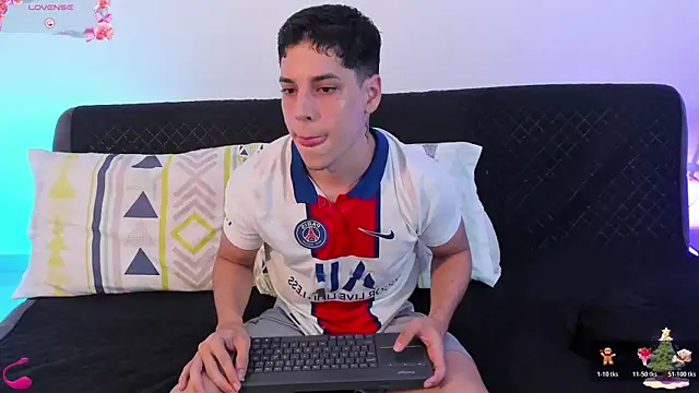 Snapshot of jonathanjoestar_ chatting on 12/22/25, 11:13 jonathanjoestar online show from 12/22/25, 11:13