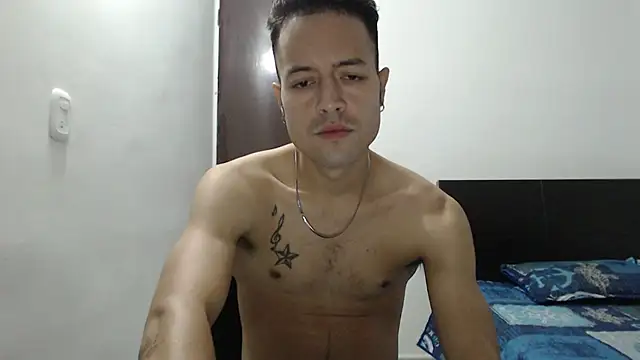 Snapshot of dimitriquiet05 chatting on 12/20/24, 04:31 dimitriquiet05 online show from 12/20/24, 04:31