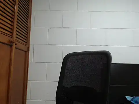 Snapshot of dimitriquiet05 chatting on 02/20/26, 06:37 dimitriquiet05 online show from 02/20/26, 06:37