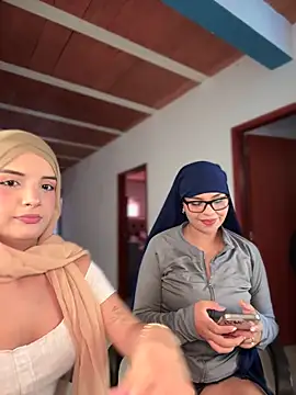 lalilamassu1 online show from 11/04/25, 06:40