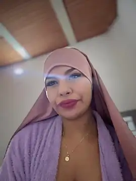 lalilamassu1 online show from 11/14/25, 12:42