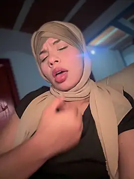 lalilamassu1 online show from 02/02/26, 04:27