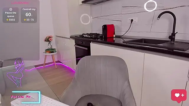 Snapshot of CelyneMay chatting on 11/07/25, 02:39 CelyneMay online show from 11/07/25, 02:39