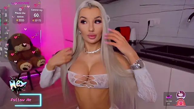 Snapshot of CelyneMay chatting on 01/15/26, 02:32 CelyneMay online show from 01/15/26, 02:32