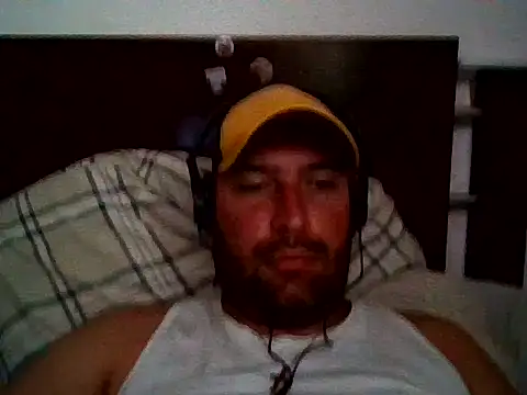 Snapshot of LukaE35 chatting on 06/05/26, 05:51 LukaE35 online show from 06/05/26, 05:51
