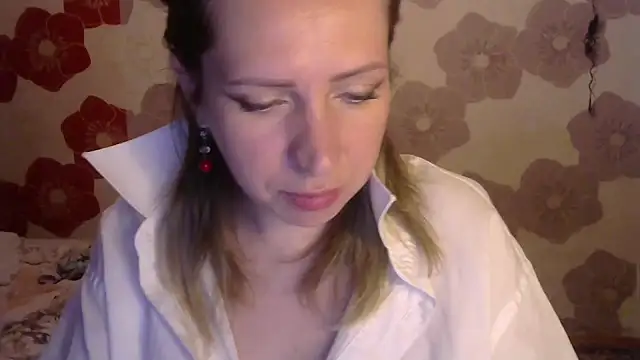 Snapshot of Queen_Daenerys chatting on 09/25/25, 02:10 Queen Daenerys online show from 09/25/25, 02:10