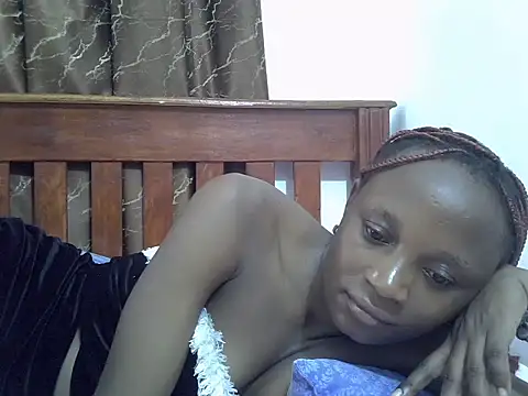 Snapshot of SpicyPetite chatting on 03/27/26, 07:25 SpicyPetite online show from 03/27/26, 07:25
