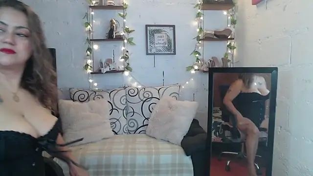 Snapshot of missrosario_stepmoan chatting on 02/10/26, 01:26 missrosario stepmoan online show from 02/10/26, 01:26