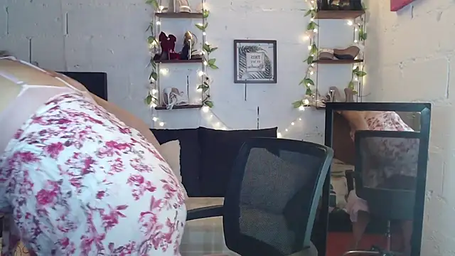 Snapshot of missrosario_stepmoan chatting on 02/12/26, 02:23 missrosario stepmoan online show from 02/12/26, 02:23