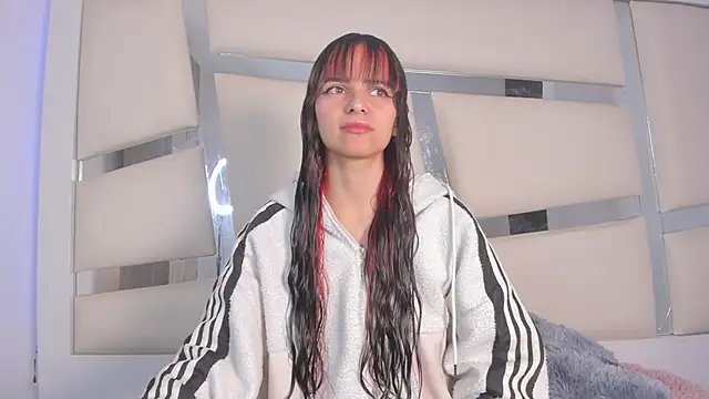 Snapshot of chrystal_js chatting on 02/20/25, 01:08 chrystal js online show from 02/20/25, 01:08