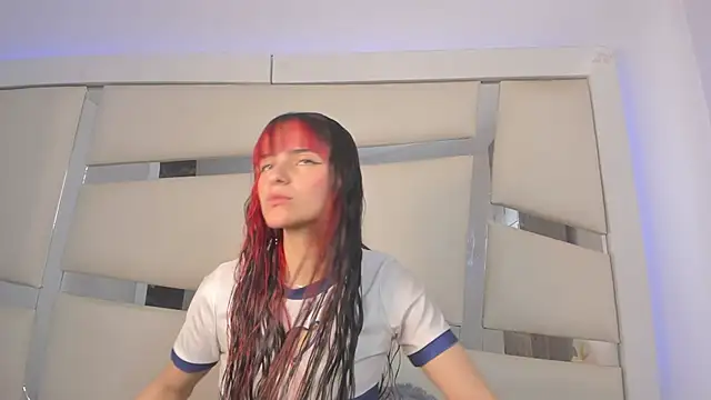 Snapshot of chrystal_js chatting on 02/24/25, 01:21 chrystal js online show from 02/24/25, 01:21