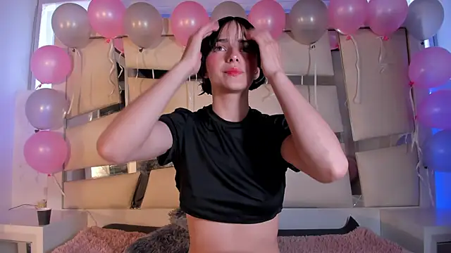 Snapshot of chrystal_js chatting on 10/23/25, 01:21 chrystal js online show from 10/23/25, 01:21