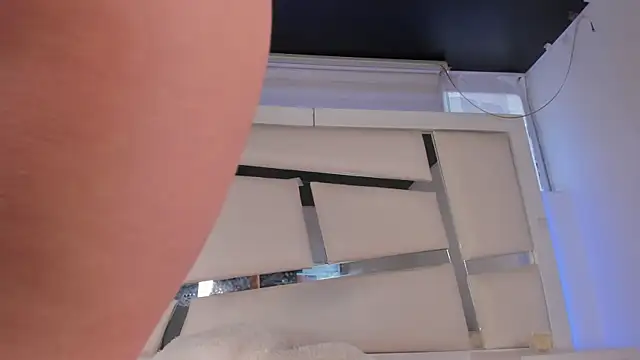 chrystal js online show from 05/02/26, 12:54