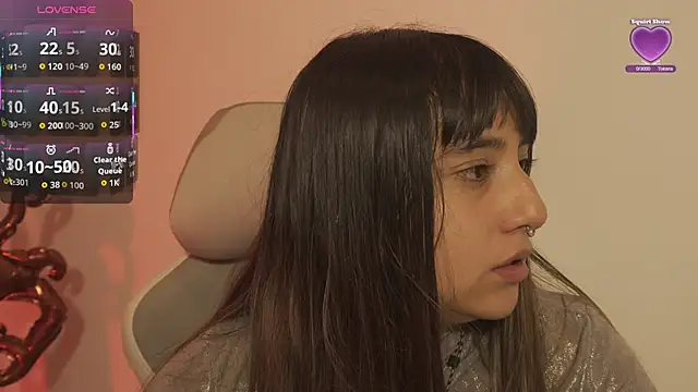 Snapshot of emitaa17228o chatting on 10/17/25, 08:22 emitaa17228o online show from 10/17/25, 08:22