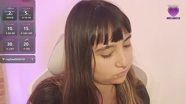 Snapshot of emitaa17228o chatting on 10/28/25, 08:33 emitaa17228o online show from 10/28/25, 08:33