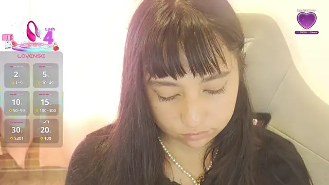 Snapshot of emitaa17228o chatting on 04/29/26, 10:05 emitaa17228o online show from 04/29/26, 10:05
