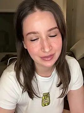 Snapshot of nerdynina chatting on 02/07/26, 12:36 nerdynina online show from 02/07/26, 12:36