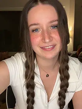 Snapshot of nerdynina chatting on 03/08/26, 03:21 nerdynina online show from 03/08/26, 03:21