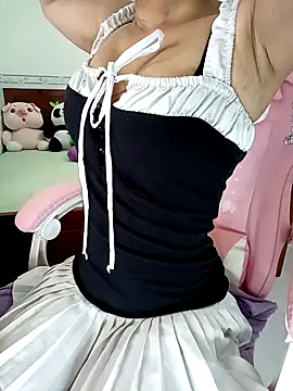    Erin    online show from 10/20/25, 03:45