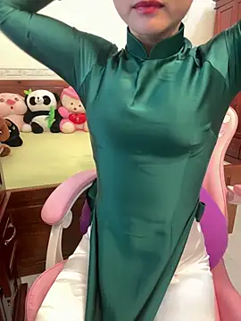    Erin    online show from 04/26/26, 01:47
