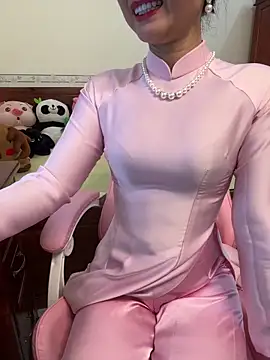    Erin    online show from 04/28/26, 02:21