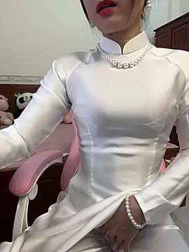   Erin    online show from 05/03/26, 02:17