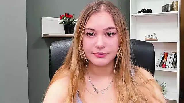 Snapshot of kitty_valeria chatting on 03/23/25, 07:53 kitty valeria online show from 03/23/25, 07:53