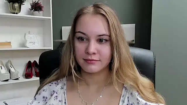 Snapshot of kitty_valeria chatting on 12/14/25, 07:47 kitty valeria online show from 12/14/25, 07:47