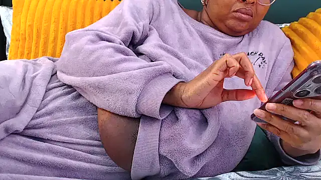 Snapshot of GoddessTitts chatting on 11/29/25, 11:24 GoddessTitts online show from 11/29/25, 11:24