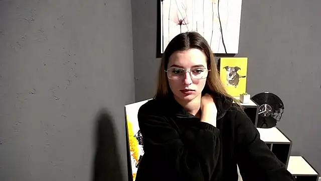 lady olivia  online show from 11/18/25, 04:00