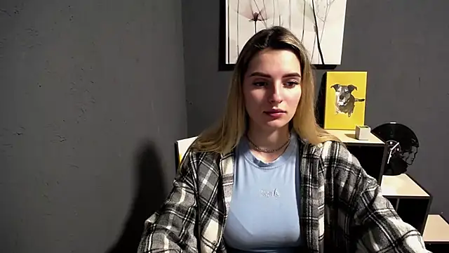 Snapshot of lady_olivia_ chatting on 03/23/26, 02:43 lady olivia online show from 03/23/26, 02:43