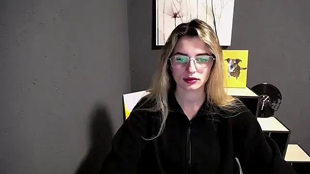 Snapshot of lady_olivia_ chatting on 04/03/26, 05:55 lady olivia online show from 04/03/26, 05:55