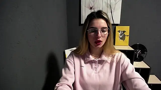 Snapshot of lady_olivia_ chatting on 04/04/26, 11:18 lady olivia online show from 04/04/26, 11:18
