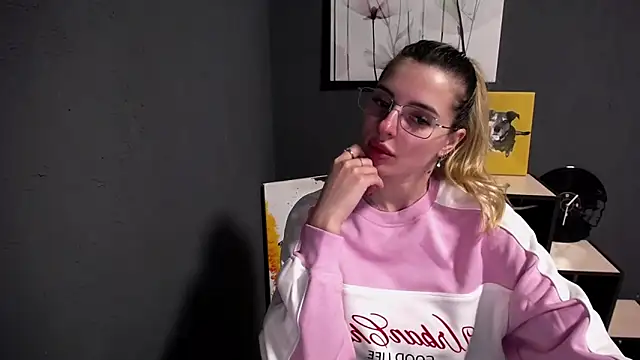 Snapshot of lady_olivia_ chatting on 04/14/26, 05:52 lady olivia online show from 04/14/26, 05:52