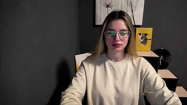Snapshot of lady_olivia_ chatting on 04/15/26, 12:56 lady olivia online show from 04/15/26, 12:56