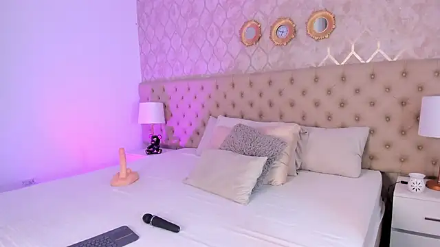 SofieReyes online show from 06/17/26, 01:45