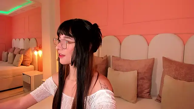 emilly williams  online show from 03/17/25, 04:54