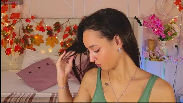 Lolly Neal online show from 11/10/25, 04:55