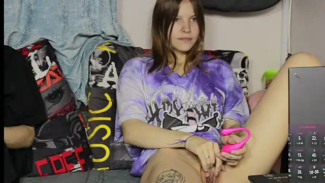 Snapshot of Kamala_Adele chatting on 11/06/25, 08:32 Kamala Adele online show from 11/06/25, 08:32