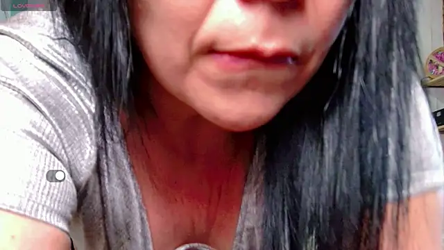 Snapshot of yanella_fire chatting on 04/18/26, 09:59 yanella fire online show from 04/18/26, 09:59