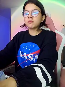 azumiichan online show from 10/16/25, 12:00