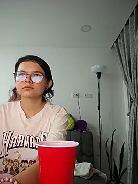 Snapshot of azumiichan chatting on 12/18/25, 02:50 azumiichan online show from 12/18/25, 02:50