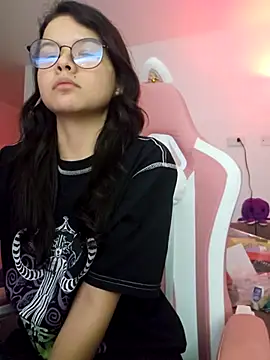 Snapshot of azumiichan chatting on 02/05/26, 01:10 azumiichan online show from 02/05/26, 01:10