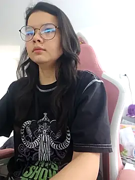 Snapshot of azumiichan chatting on 02/05/26, 02:11 azumiichan online show from 02/05/26, 02:11