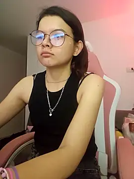 Snapshot of azumiichan chatting on 02/12/26, 01:33 azumiichan online show from 02/12/26, 01:33