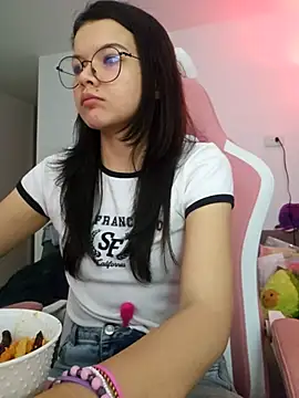 Snapshot of azumiichan chatting on 02/13/26, 12:50 azumiichan online show from 02/13/26, 12:50