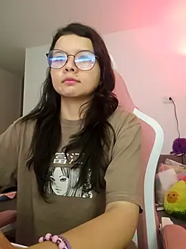 Snapshot of azumiichan chatting on 02/17/26, 12:07 azumiichan online show from 02/17/26, 12:07