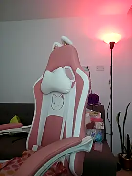 Snapshot of azumiichan chatting on 02/25/26, 12:31 azumiichan online show from 02/25/26, 12:31