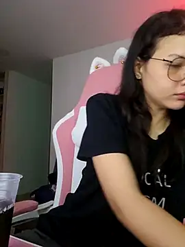 Snapshot of azumiichan chatting on 02/27/26, 01:05 azumiichan online show from 02/27/26, 01:05