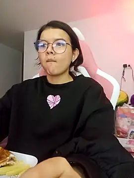 Snapshot of azumiichan chatting on 03/14/26, 12:50 azumiichan online show from 03/14/26, 12:50